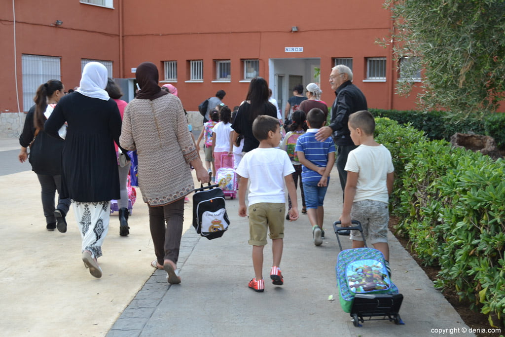 Alumnos de infantil el primer día de colegio en Dénia