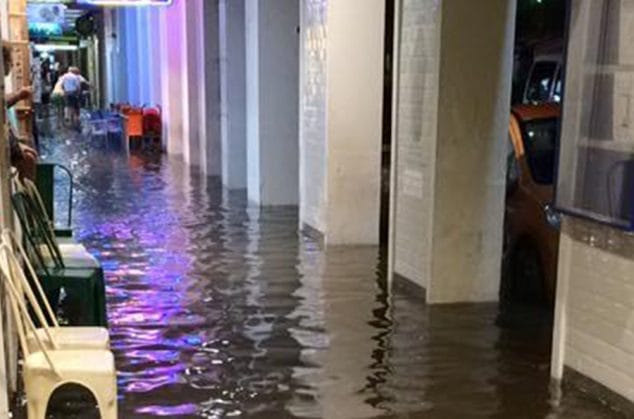 Bajos de la Explanada Cervantes