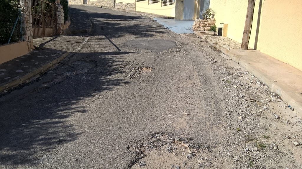Ciudadanos reclama un plan de urgencia para mejorar las calles del Montgó 1 Calle Atamant - Dénia