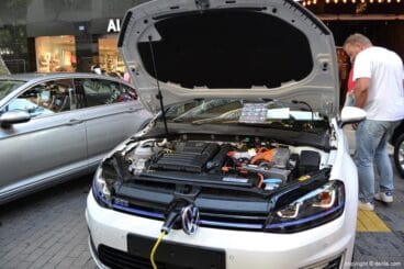 Coche eléctrico en la feria del motor del Oeste