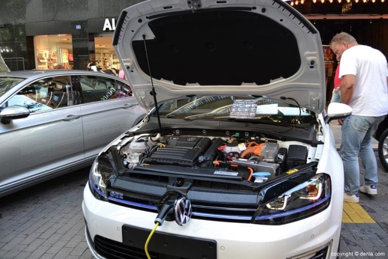 Coche eléctrico en la feria del motor del Oeste