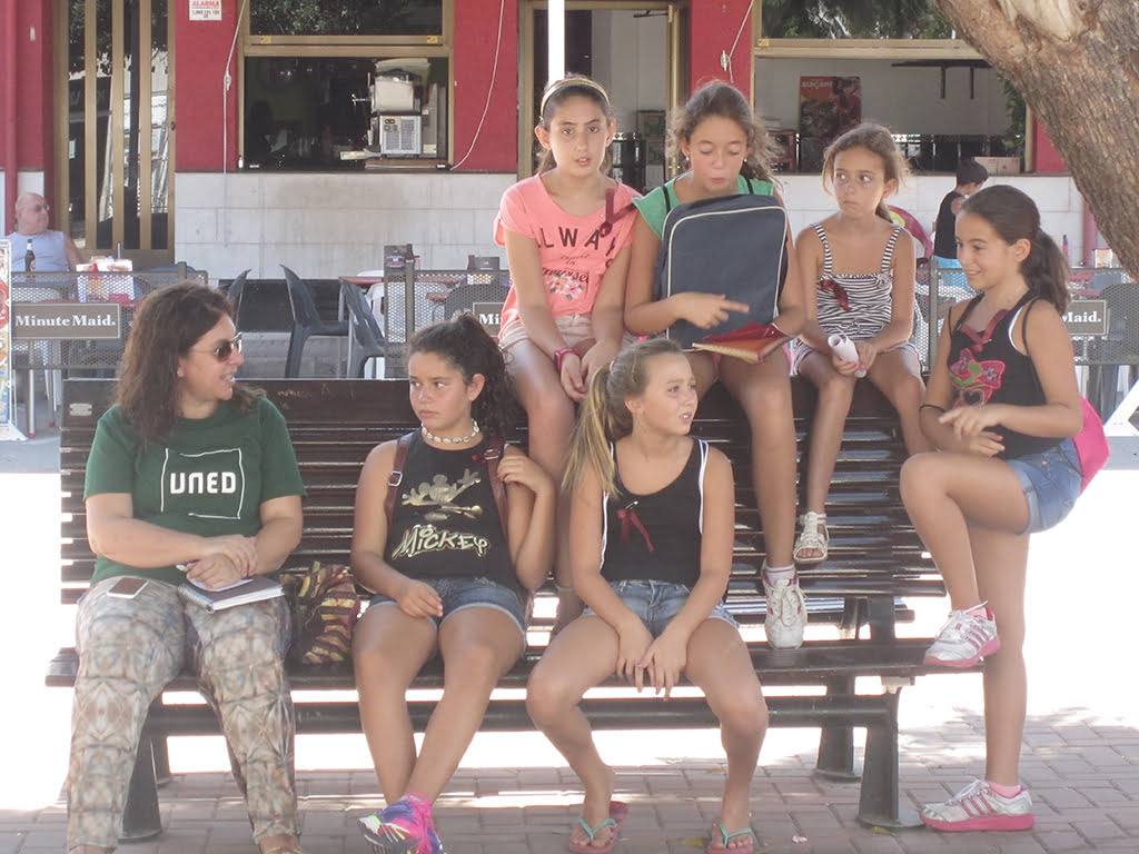 Grupo de niñas participantes en el gimkana