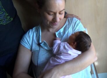 Isabel Campo con la pequeña Eva