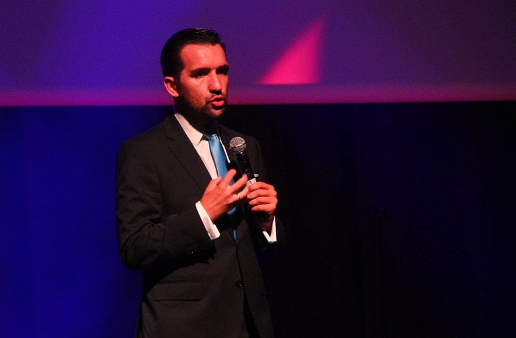 El monologuista Miguel Lago divirtió y sorprendió al público de Condado Dénia 1 Miguel Lago realizando un monólogo