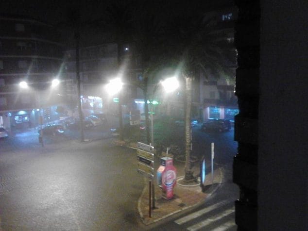 Parada de autobuses inundada