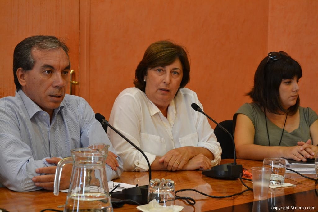 GDCU propone que los 90.000 € de ayudas sociales a funcionarios se destinen a los refugiados 2 Pepa Font en el pleno extraordinario de aprobación de presupuestos