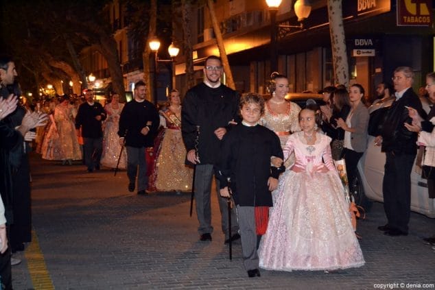 01 Presentación Falla Centro 2016 Llegada de la comisión