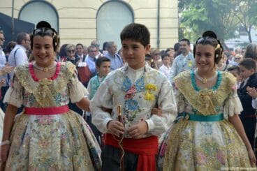 02 Presentación infantil Oeste 2016 Entrada de los cargos