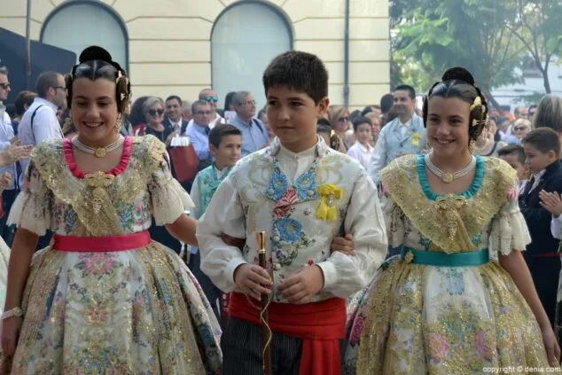 02 Presentación infantil Oeste 2016 Entrada de los cargos