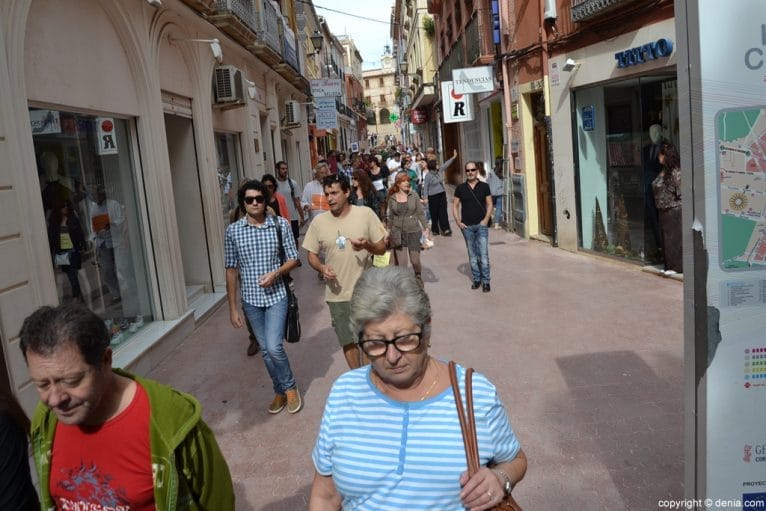 Manifestación por los refugiados en Dénia - Calle Cop