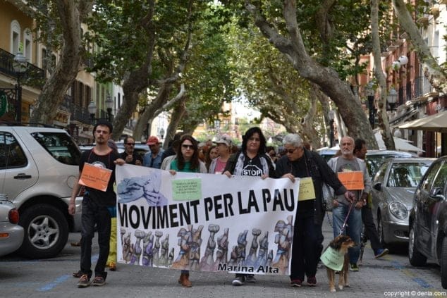 07 Manifestación por los refugiados en Dénia cabecera