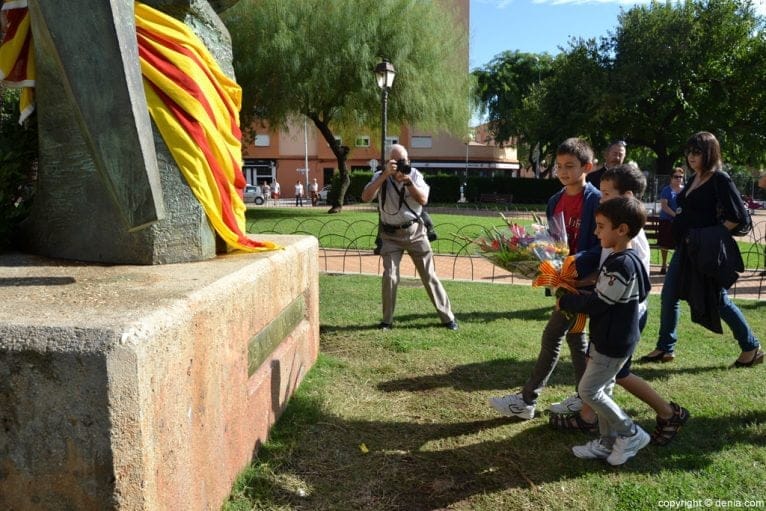 07 Ofrenda de flores de Compromís