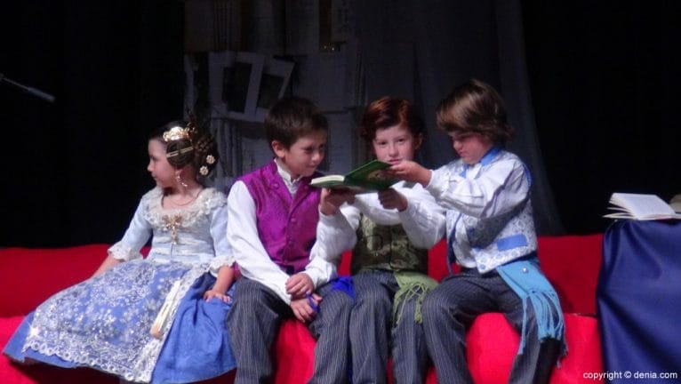 Presentación infantil Falla Centro 2016 - Cuentos