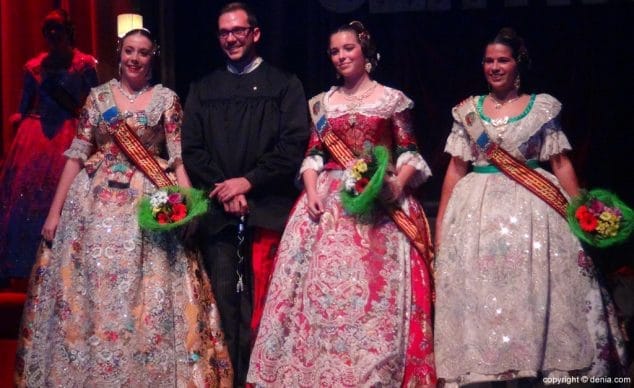 13 Presentación Falla Centro 2016 Corte de honor