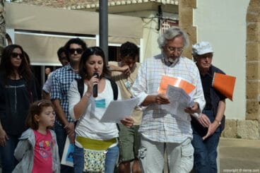 Manifestación por los refugiados en Dénia – lectura del manifiesto en valenciano