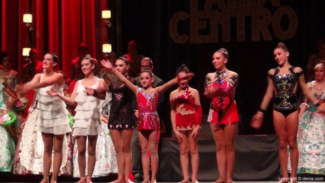 26 Presentación Falla Centro 2016 Alumnas de Rocío