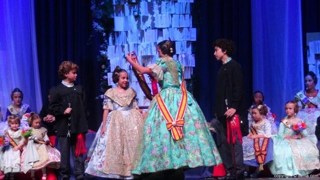 33 Presentación infantil Falla Centro 2016 Imposición de banda