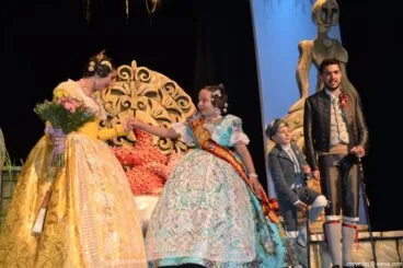 Presentación infantil Baix la Mar 2016 – Mar y Álex con sus cargos
