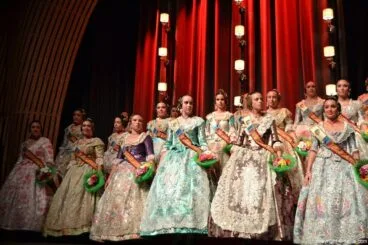 Presentación Falla Centro 2016 – Corte de honor de Rocío Pérez