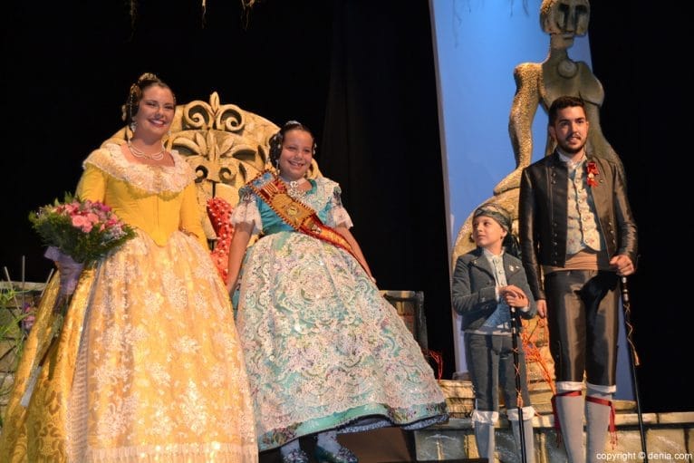 Presentación infantil Baix la Mar 2016 - Mar y Álex con sus cargos