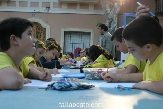 La Falla Oeste inicia la cuenta atrás para las fallas con la celebración del Mig Any 5 Al Oeste la xicalla és lartista