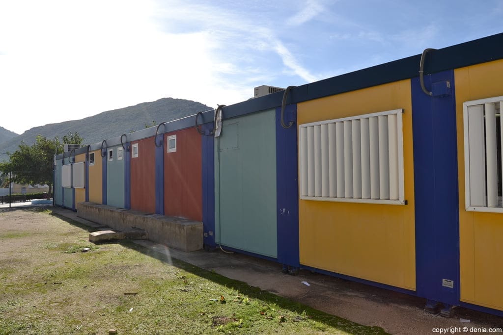 Opinión Pepa Sivera (PP): "Colegio de La Xara (Cap.1): a vueltas con la educación" 1 Barracones del colegio de La Xara