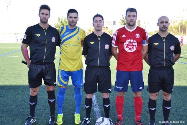Capitans amb trio arbitral
