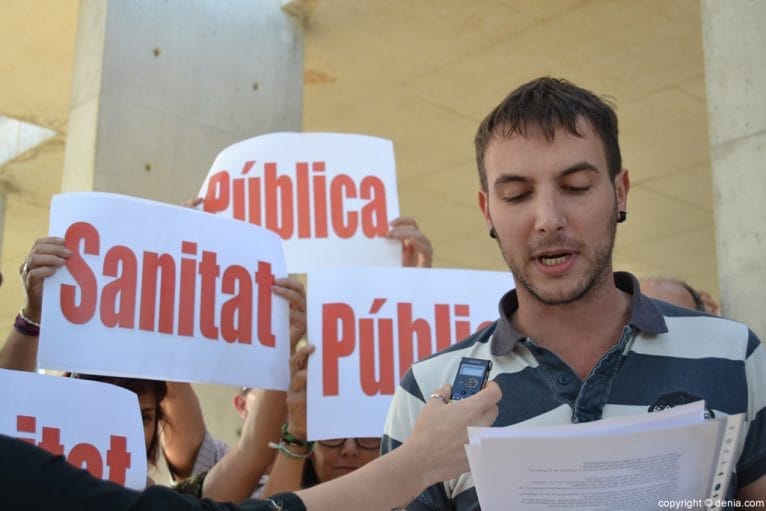 Zeus Serrano en la protesta de Compromís