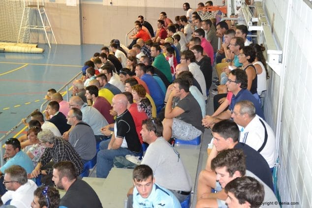 El píiblico lleno el pabellón