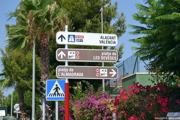 Entrada a la playa de L'Almadrava