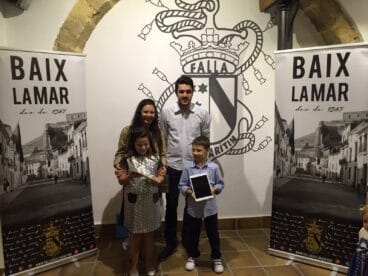 Entrega de regalos a los cargos infantiles