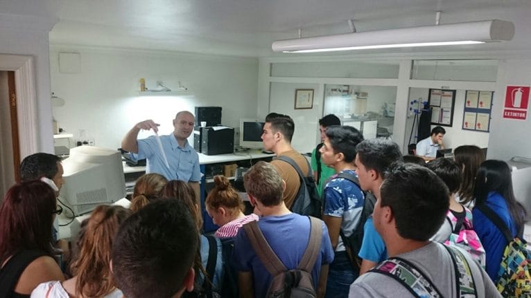 Estudiantes en Fernando Moll