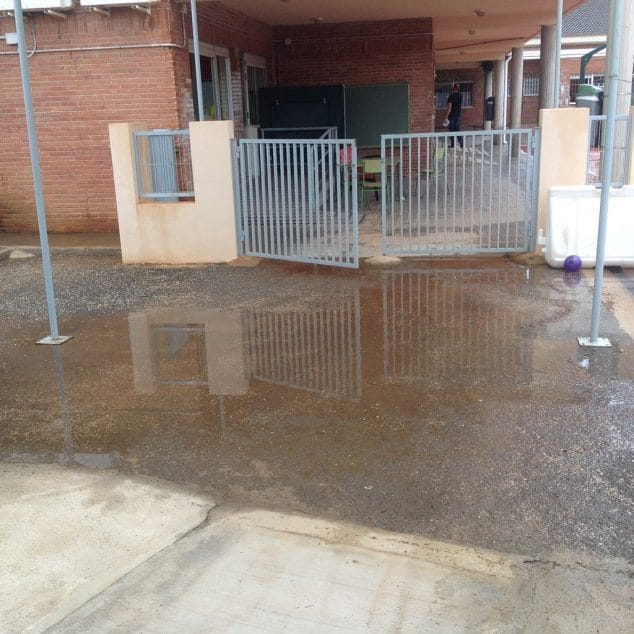 Inundación en el patio del Raquel Payà