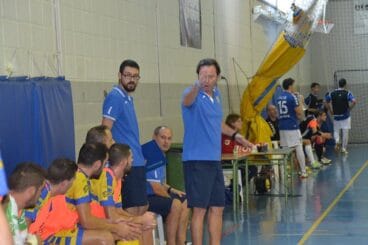 Javi Arnau dando instrucciones a sus hombres