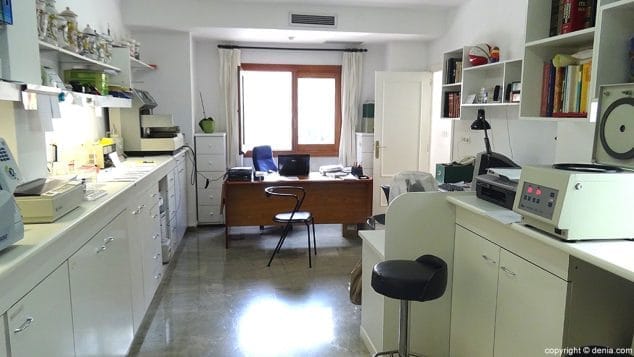 Laboratorio Análisis Clínicos: Josefa Font Reus 6 Josefa Font Laboratorio