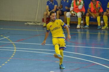 Juanjo dando un pase