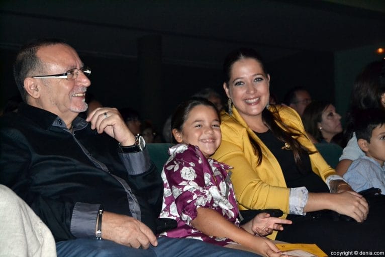 Las Falleras Mayores de Dénia en el concierto del 9 d'Octubre