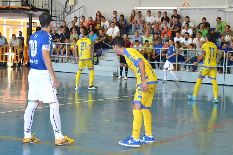 Los dianenses atentos en defensa