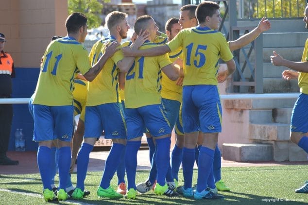 Els deniers celebrant el gol
