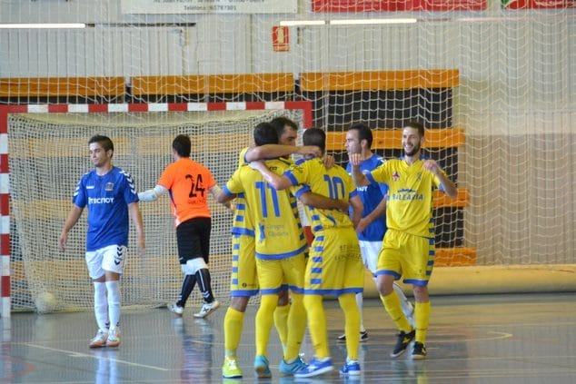 Los dianenses celebrando el tanto de Juanjo