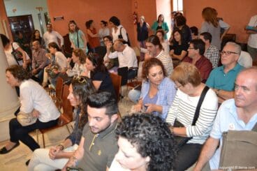 Miembros de la Plataforma por la Sanidad Pública de la Marina Alta en la reunión con la Consellera