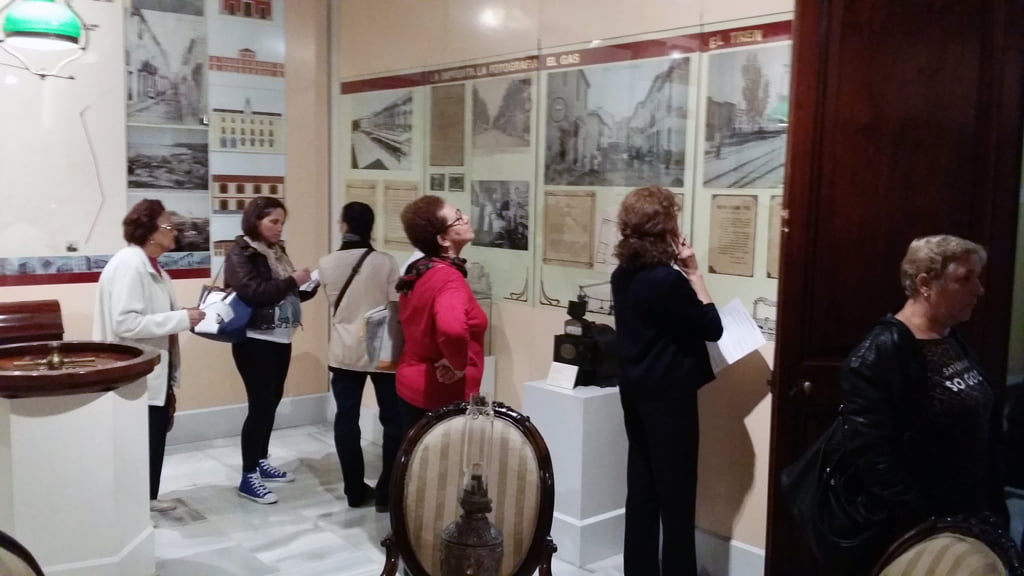 Mujeres del Ejército de Salvación en el museo etnológico de Dénia