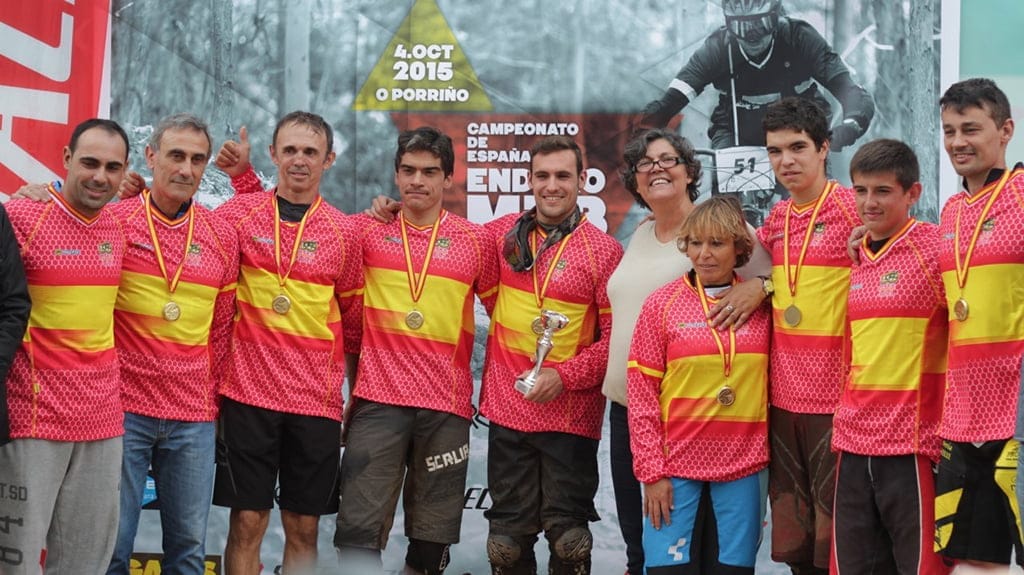 Pepe Domenech con su medalla
