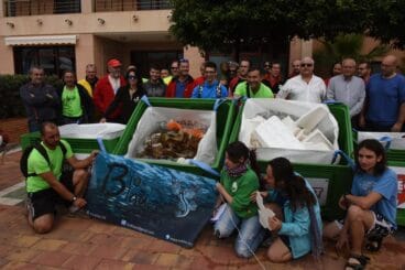 Jornada de neteja de la costa “Per una mar neta” a Dénia.
