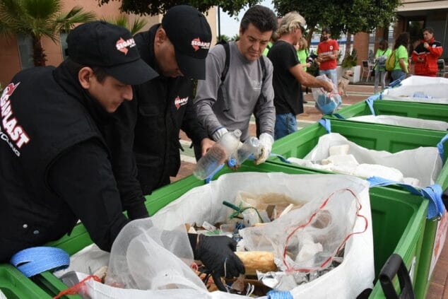 Resíduos recogidos en el mar de Dénia