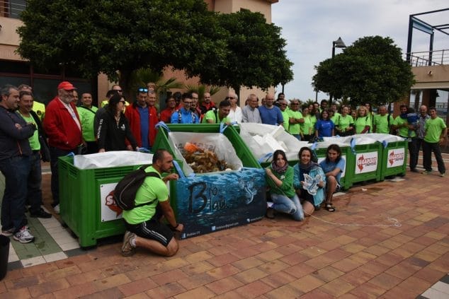 Voluntarios de la actividad Per una mar neta