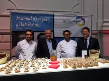 Ximo Puig Dénia besuchen den Stand auf der Welt Day Cover