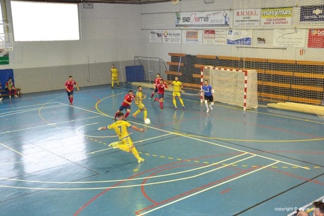 Álex Pla lo intentó de lejos