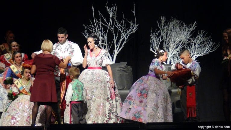 19 Presentación Camp Roig 2016 - Imposición de bandas