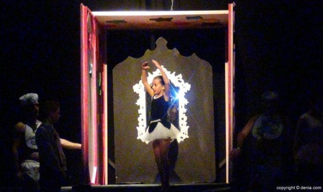 Los juegos de Míriam se convierten en realidad en su presentación como fallera mayor infantil de Les Roques 26 26 Presentación infantil Les Roques Ballet